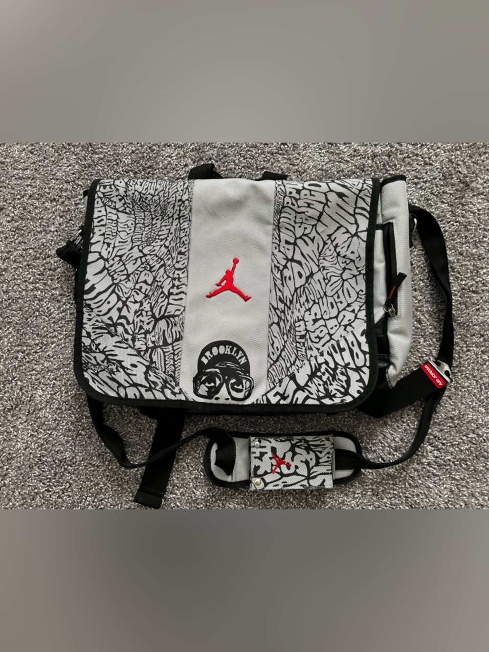 2005 Collectors NIKE JORDAN SPIZIKE Brooklyn MESSENGER BAG 255750-070 RARE!!